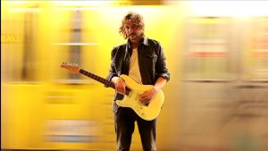 Scopri di più sull'articolo “Slow Train Running”, il nuovo fischiettante singolo di Frank Tidone