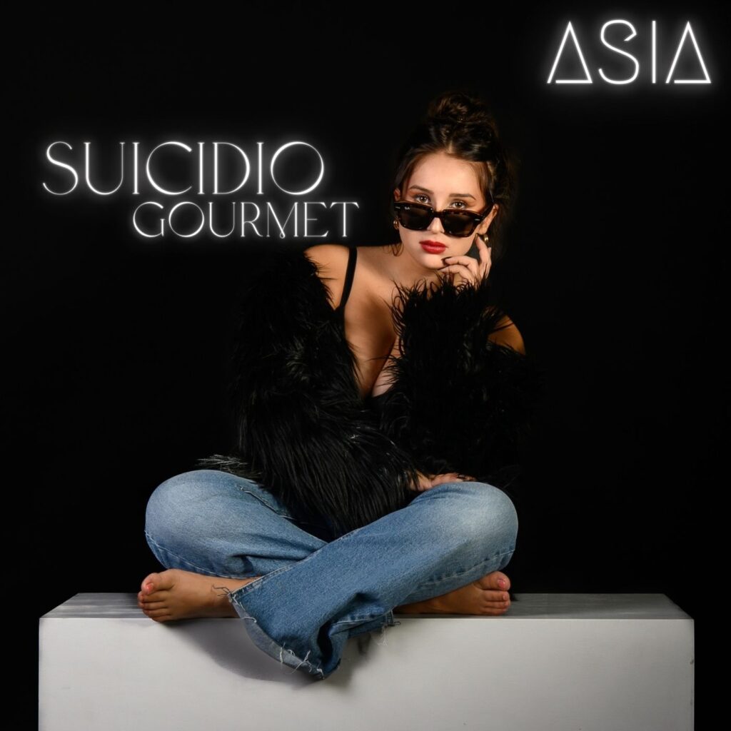 Al momento stai visualizzando Asia presenta il nuovo singolo “Suicidio Gourmet”, dal 28 ottobre in radio e in streaming