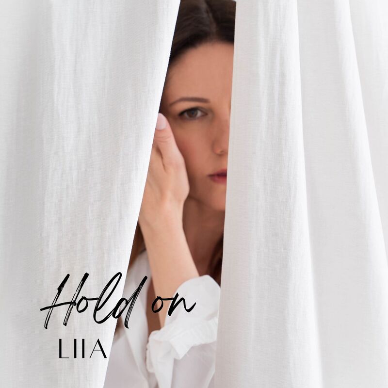 LIIA torna a far parlare il cuore in “Hold on”, un suggestivo indie-pop-soul che fa da cornice ad un catartico mantra di resilienza e coraggio