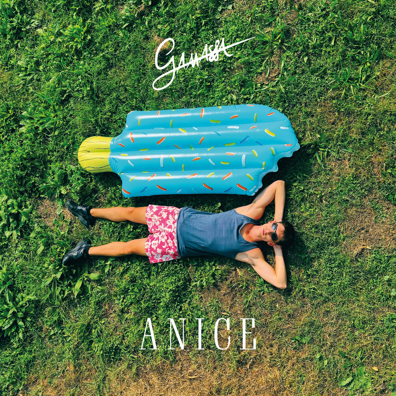Dopo mezzo milione di streams, Ganassa dà voce alla melodia della Gen Z con “Anice”, il suo nuovo singolo